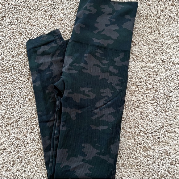 SPANX Seamless Camo Legging - Picture 4 of 9